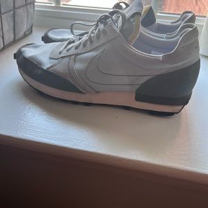 Nike daybreak used in excellent condition size 9.5
